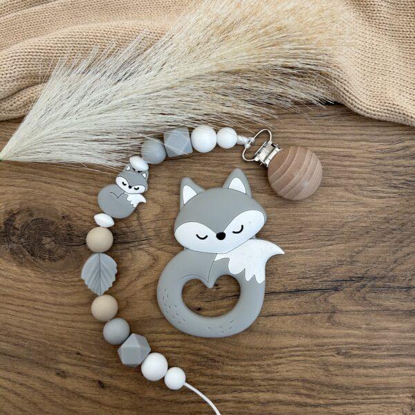 Szürke  róka cumilánc rágókával