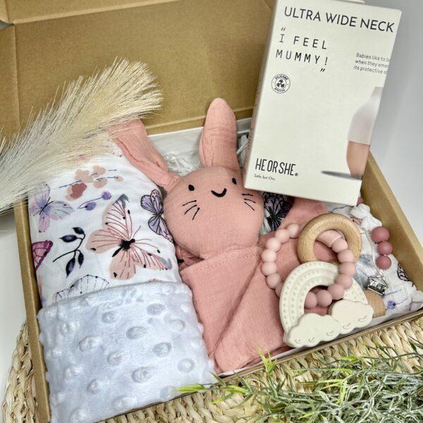 IMG_7732 Extra Baby box-Ultra széles nyakú szilikon cumigüveggel, rózsaszín nyuszival, tetra pelenkával