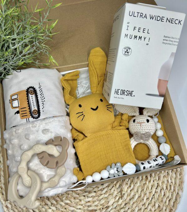 IMG_7755 Munkagépes Baby box-Ultra széles nyakú szilikon cumigüveggel, okker sárga nyuszival