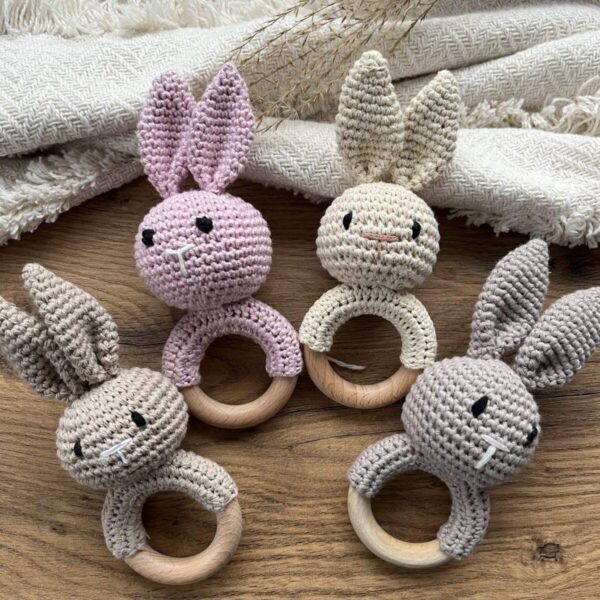 Horgolt nyuszis rágóka